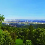 Falkenstein Grand, Autograph Collection ホテル 5*