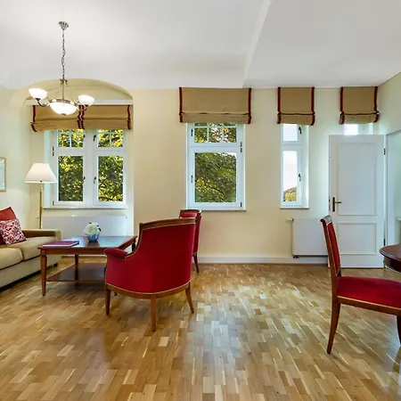 Falkenstein Grand, Autograph Collection 5*