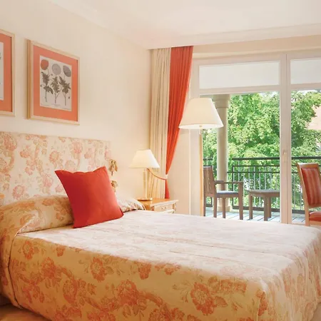 Falkenstein Grand, Autograph Collection 5*