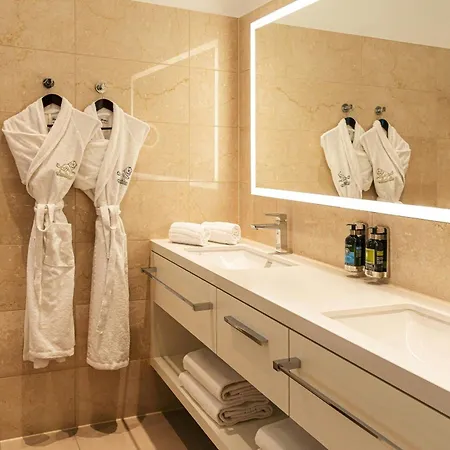 Falkenstein Grand, Autograph Collection