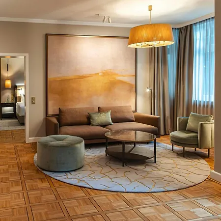 Falkenstein Grand, Autograph Collection 5*