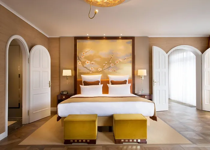 Falkenstein Grand, Autograph Collection